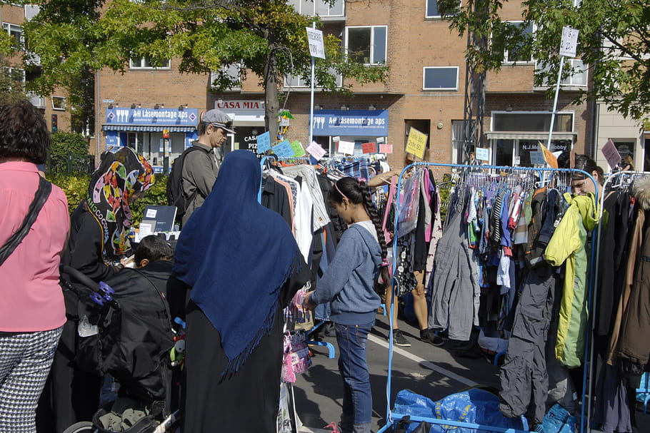 Voilées, on leur refuse l'accès à une brocante caritative