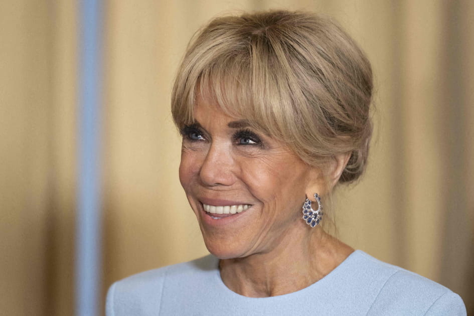 Brigitte Macron et son chignon bas