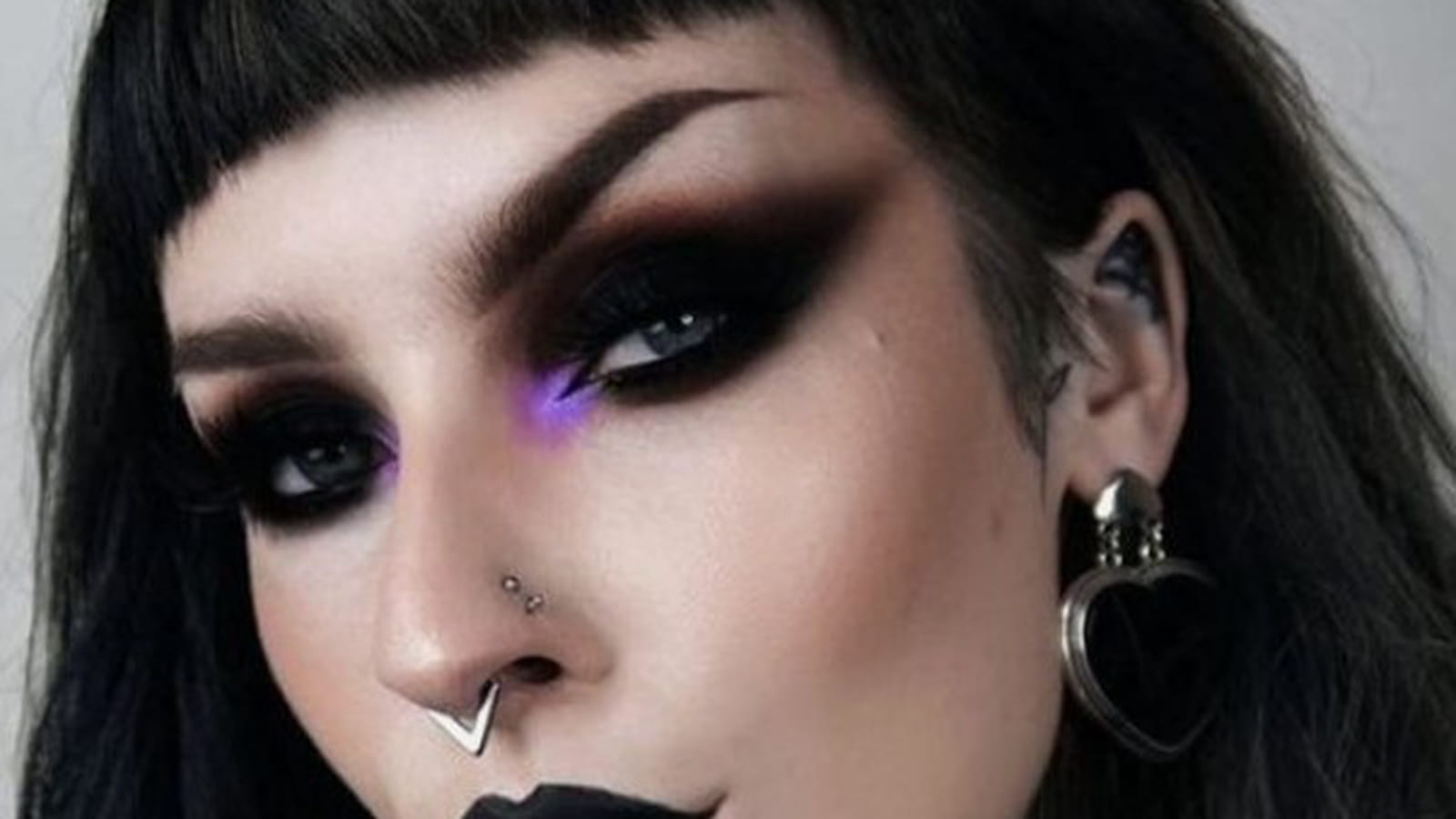 aquillage gothique avec smokey eyes intense