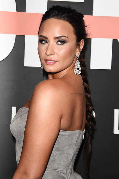 La longue tresse de Demi Lovato