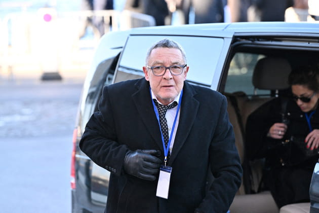 Nicolas-Jacques Charrier fait une rare apparition publique aux obs&egrave;ques de Bardot