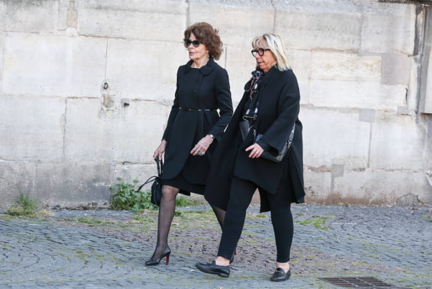 Fanny Ardant arrive aux fun&eacute;railles de Nathalie Baye, &agrave; Saint-Sulpice
