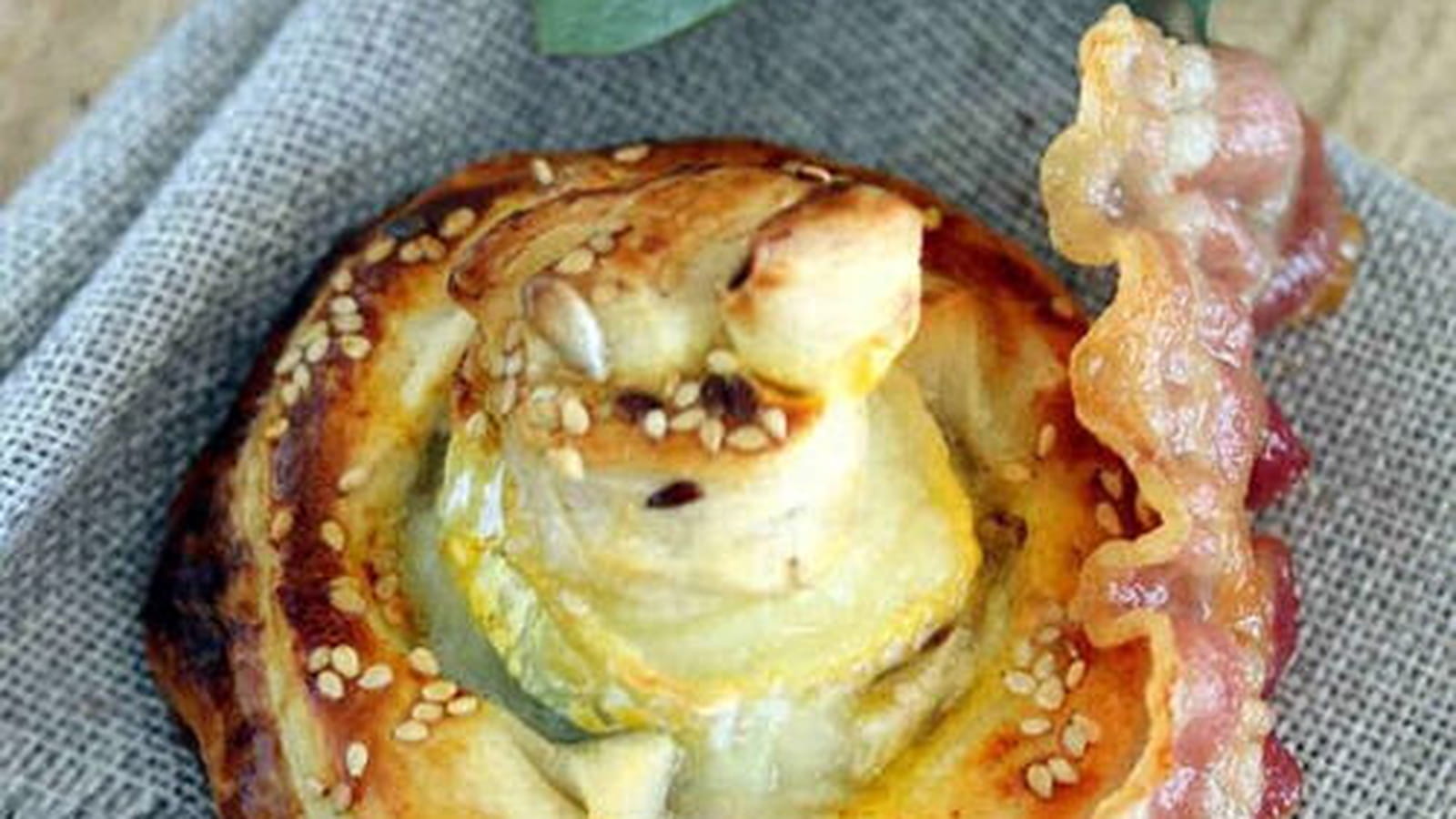 Feuilletés chèvre épinards façon vol-au-vent et leur lard croustillant