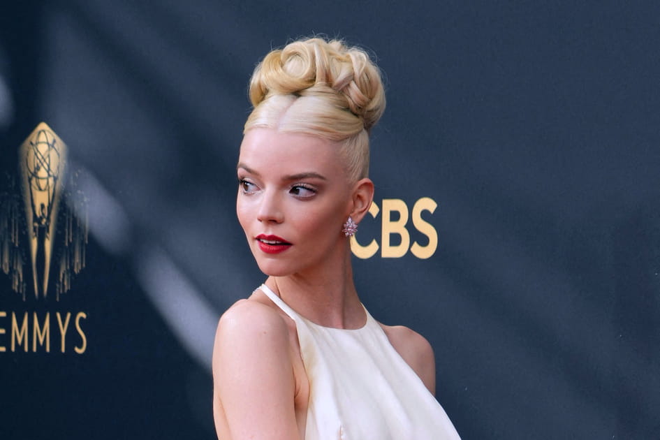 Le chignon entrem&ecirc;l&eacute; d'Anya Taylor Joy