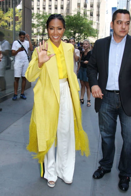 Jada Pinkett Smith en pantalon oversize blanc