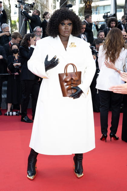 Yseult en robe blanche