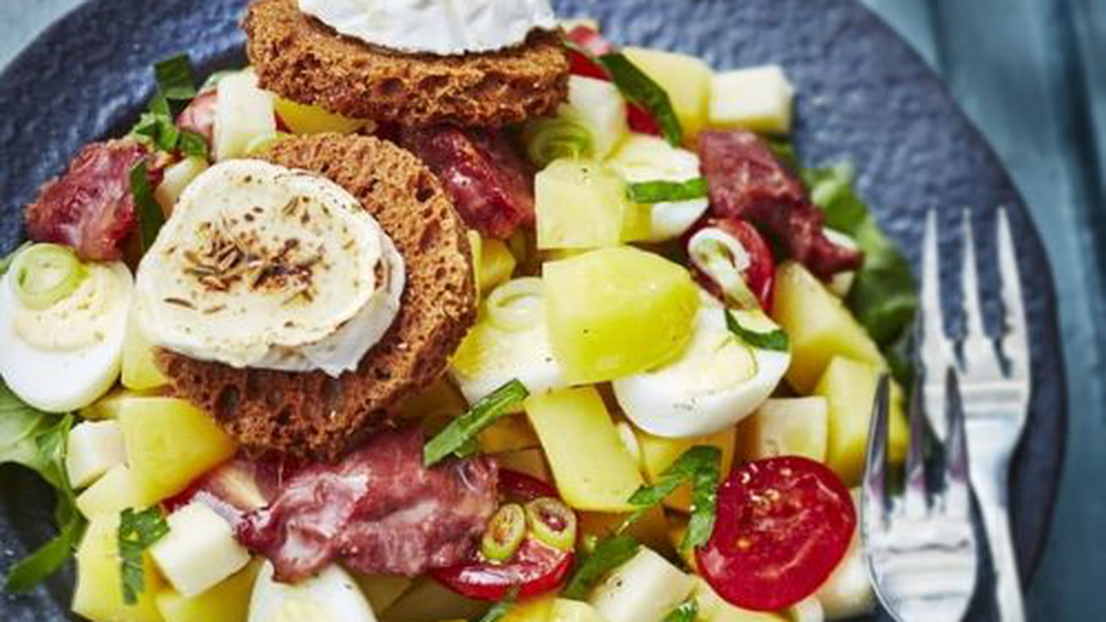 Salade de pommes de terre primeurs aux gésiers et fromage