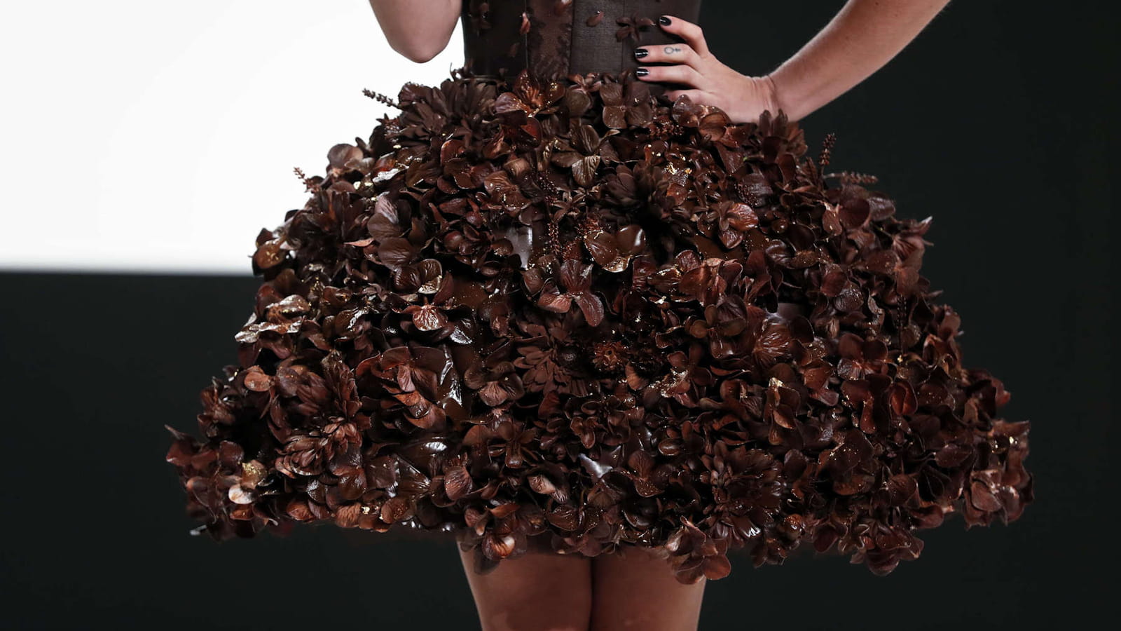 Détails de la robe d'Anaïs Delva