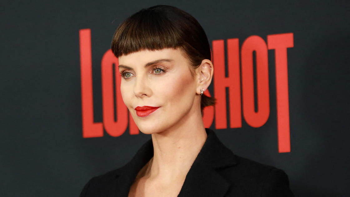 La mini frange de Charlize Theron