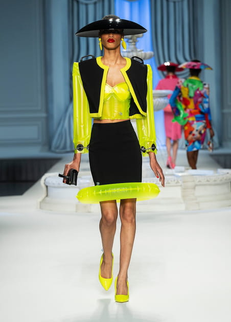 Look 43&nbsp;du d&eacute;fil&eacute; Moschino