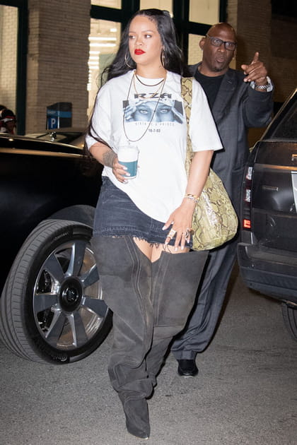 Rihanna en T-shirt oversize