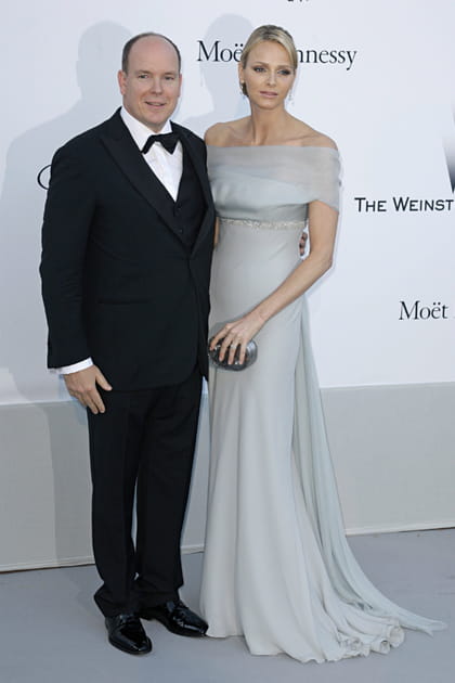 Charl&egrave;ne de Monaco en robe d&eacute;collet&eacute;e