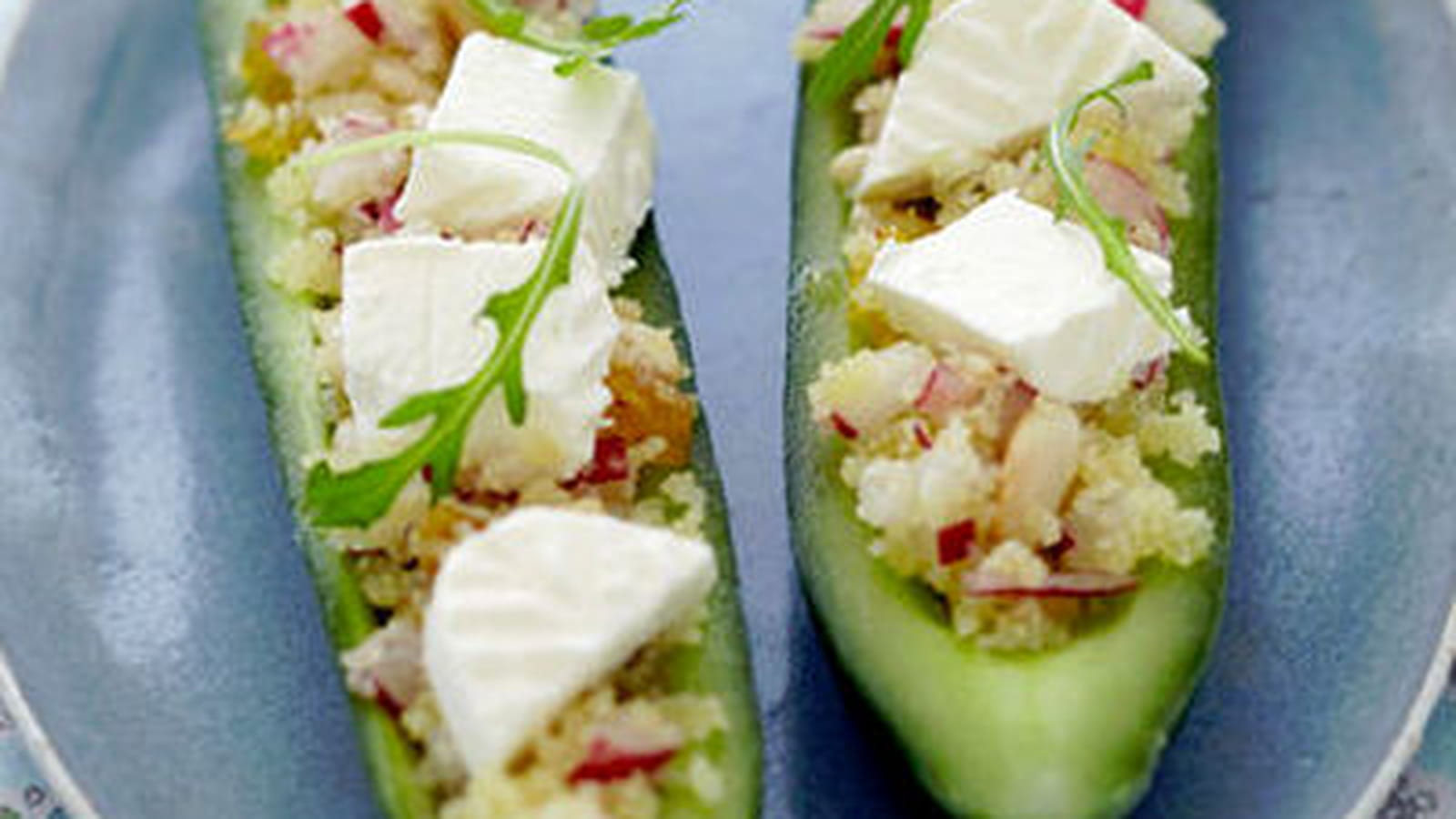 Mini concombre farci aux radis, raisins secs et Caprice des Dieux