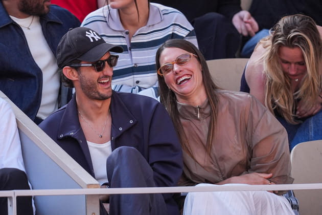 Pierre Niney et sa femme hilares &agrave; Roland-Garros