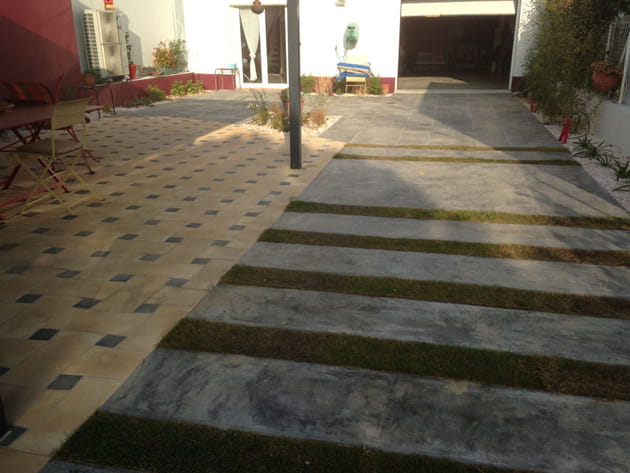 Une terrasse ombragée à la déco graphique