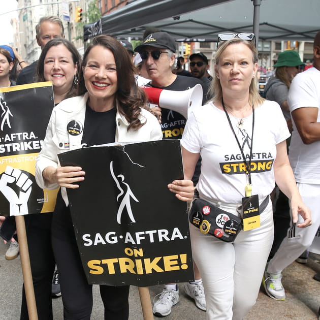 Fran Drescher et Samantha Mathis font gr&egrave;ve avec le sourire