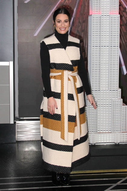 Lea Michele en robe ray&eacute;e