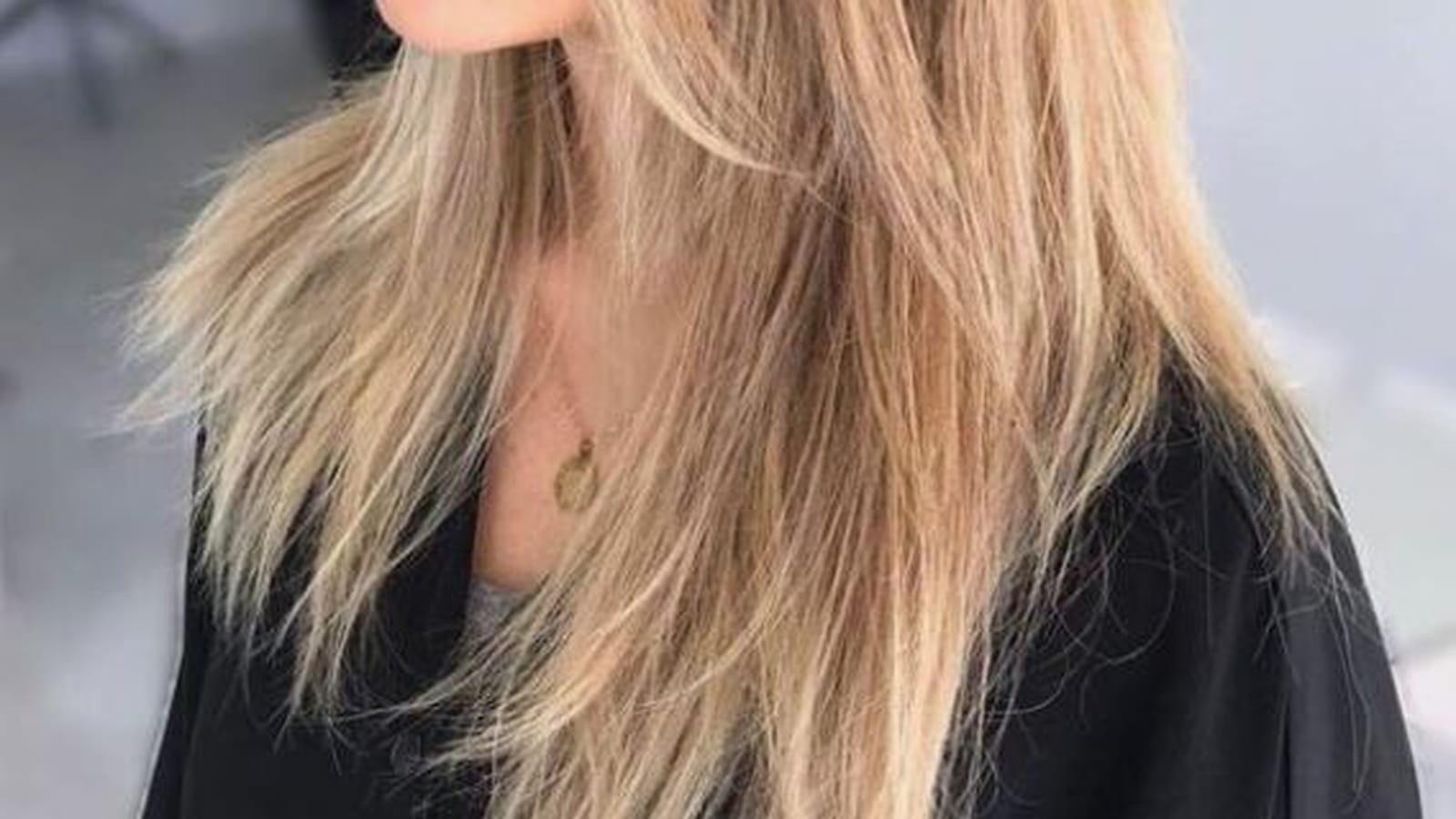 Balayage blond sur cheveux lisses