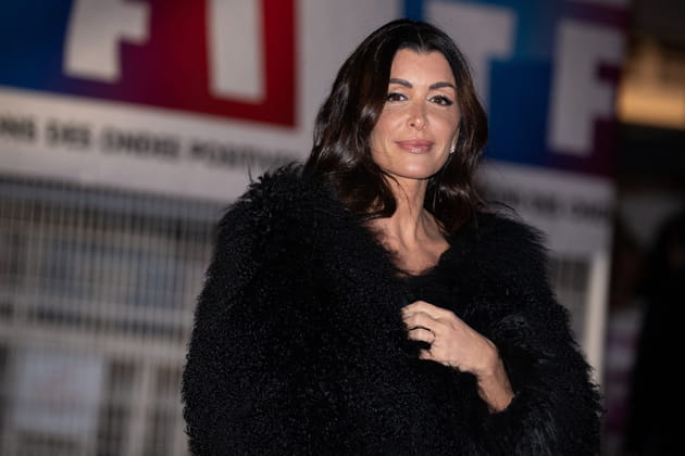 Jenifer s'enfuit en Corse pour l'été