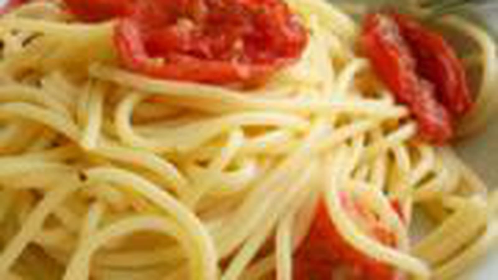 Spaghetti aux tomates-cerises au four à la mode de Brindisi