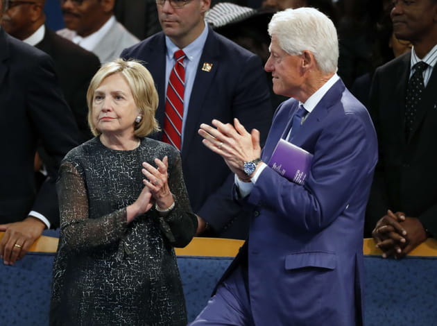 Bill et Hillary Clinton, aux fun&eacute;railles