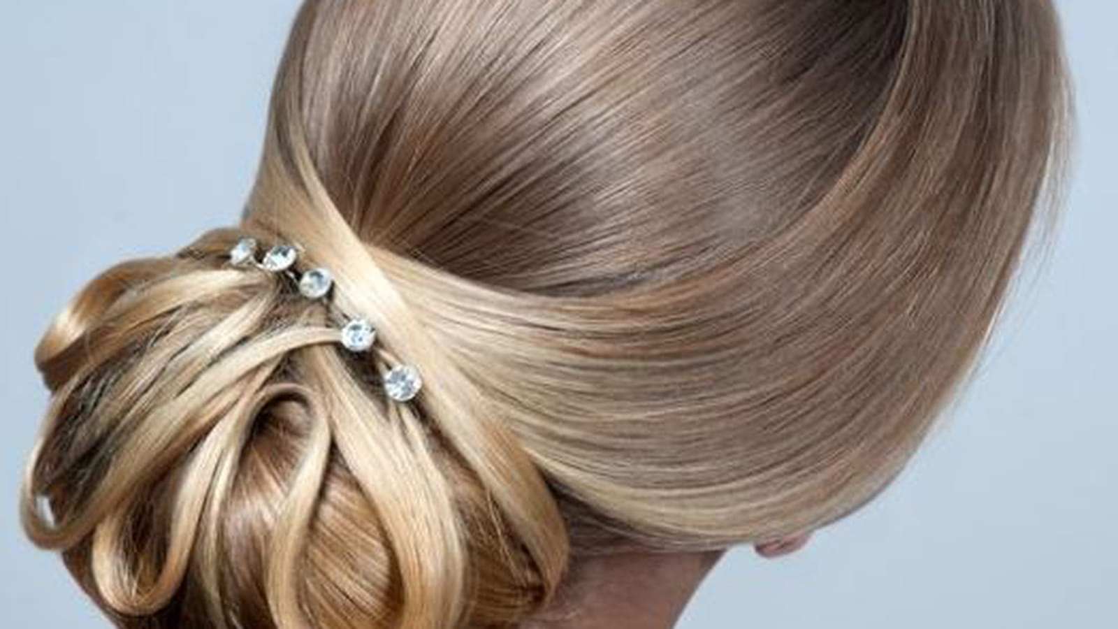 Chignon élégant avec strass