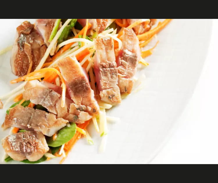 Filet de maquereau &agrave; la po&ecirc;le sur lit de l&eacute;gumes