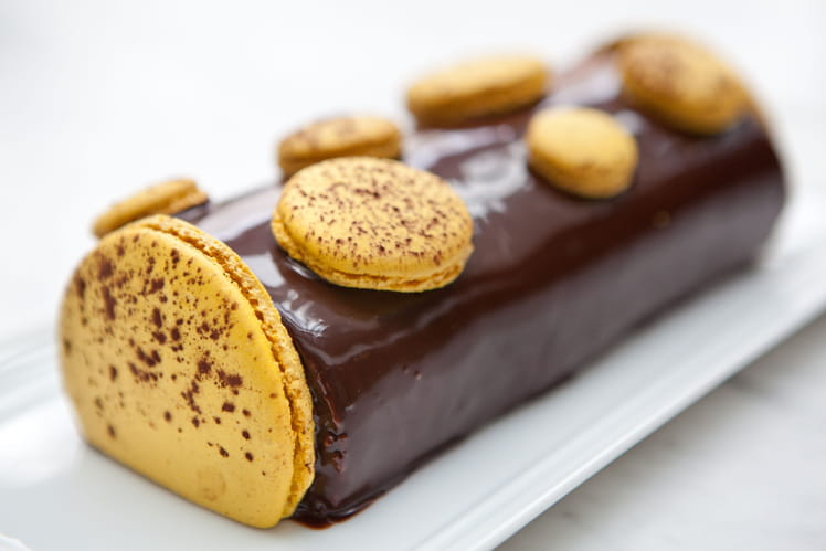 Découvrez cette recette de Bûche chocolat-passion de Pierre Hermé.-image