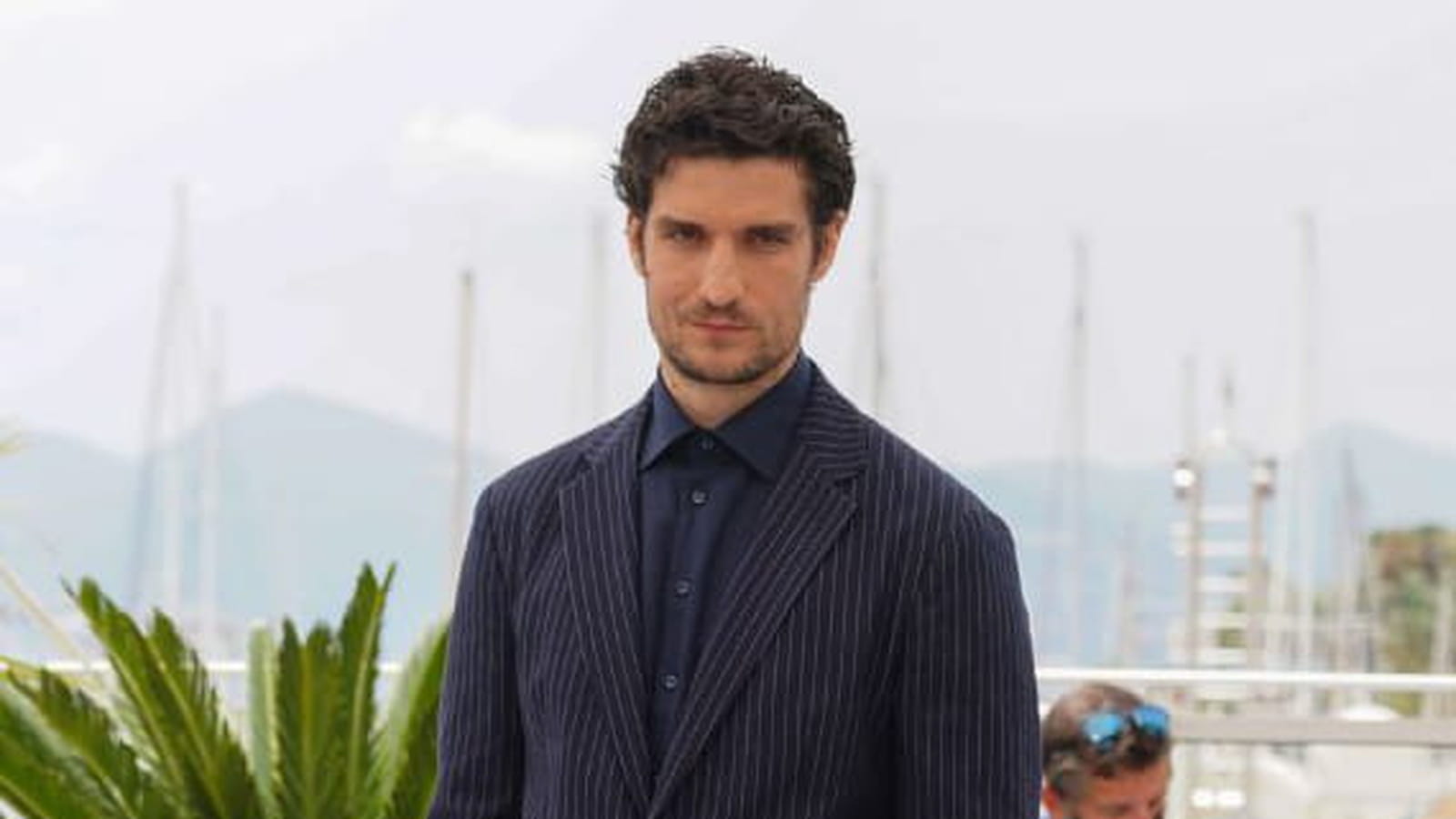 Louis Garrel : le dressing impeccable de l'acteur en 15 looks emblématiques
