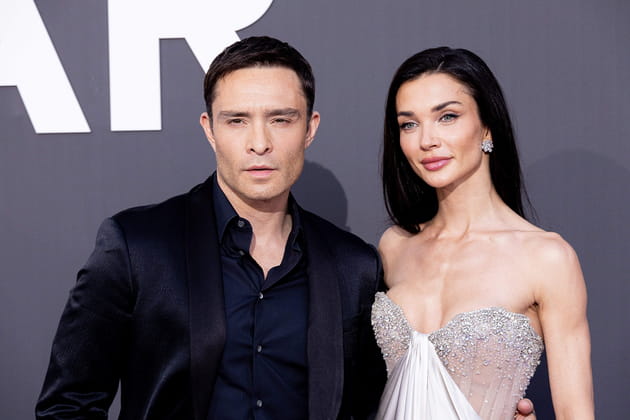 Ed Westwick et sa femme Amy&nbsp;: les jeunes parents posent &agrave; la soir&eacute;e amfAR Gala &agrave; Cannes