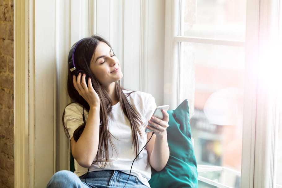 Les podcasts beauté, une bulle de réflexion sous les paillettes