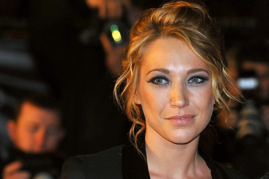 Le regard charbonneux de Laura Smet