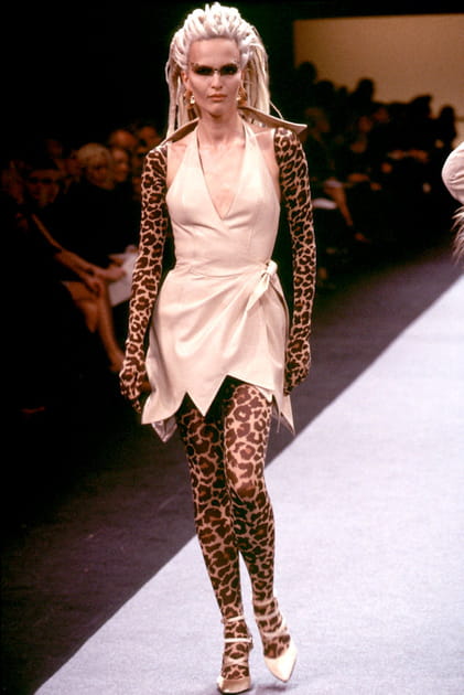 D&eacute;fil&eacute; Thierry Mugler automne-hiver 2001-2002