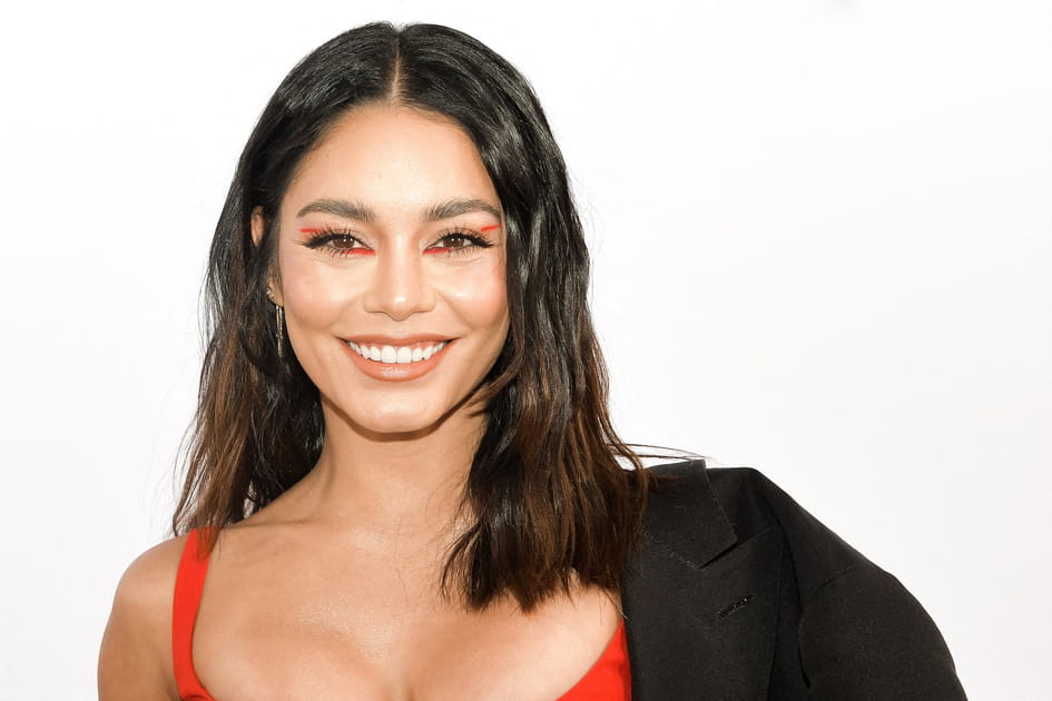 L'eye-liner graphique rouge de Vanessa Hudgens