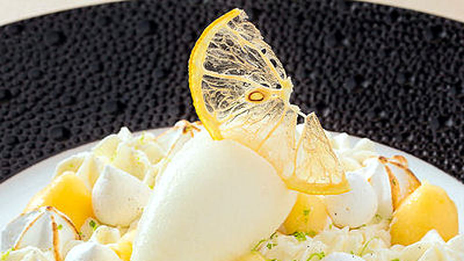 Sablé Breton, crème au citron meringuée, sorbet verveine et pastis Henri Bardouin