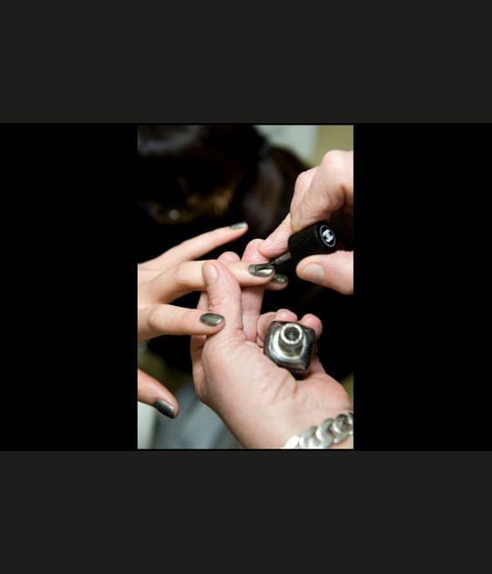 Des ongles miroitants