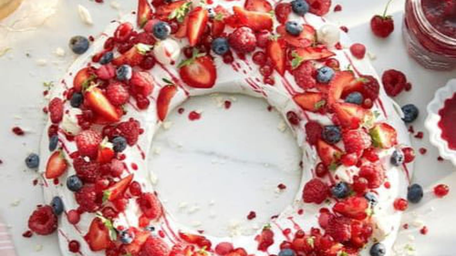 Couronne de fruits craquante à la Confiture Fraise et Framboise Intenses Bonne Maman