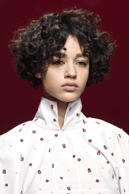 La coupe courte boucl&eacute;e