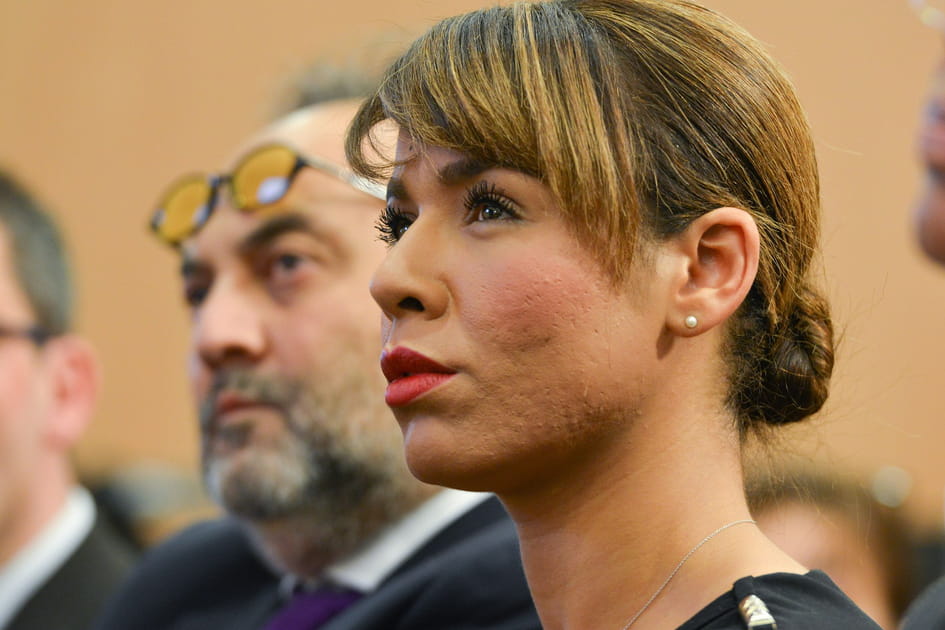 Chim&egrave;ne Badi, &eacute;tonnante avec son chignon r&eacute;tro