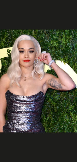 Le brushing r&eacute;tro de Rita Ora