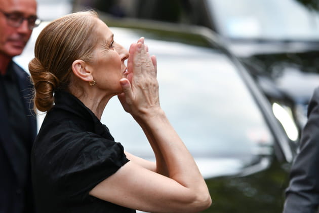 Céline Dion : baiser volé à ses fans devant son hôtel