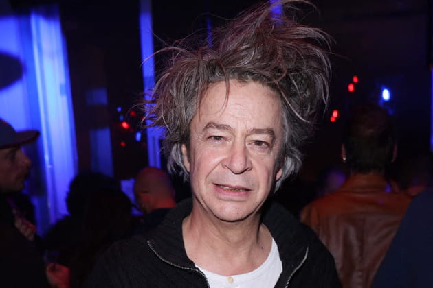 Thibault de Montalembert les cheveux en pétard à la soirée pour Dix pour cent