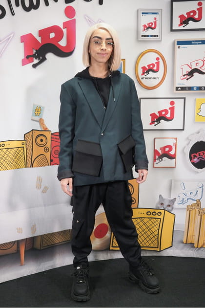 Bilal Hassani en veste &agrave; poches