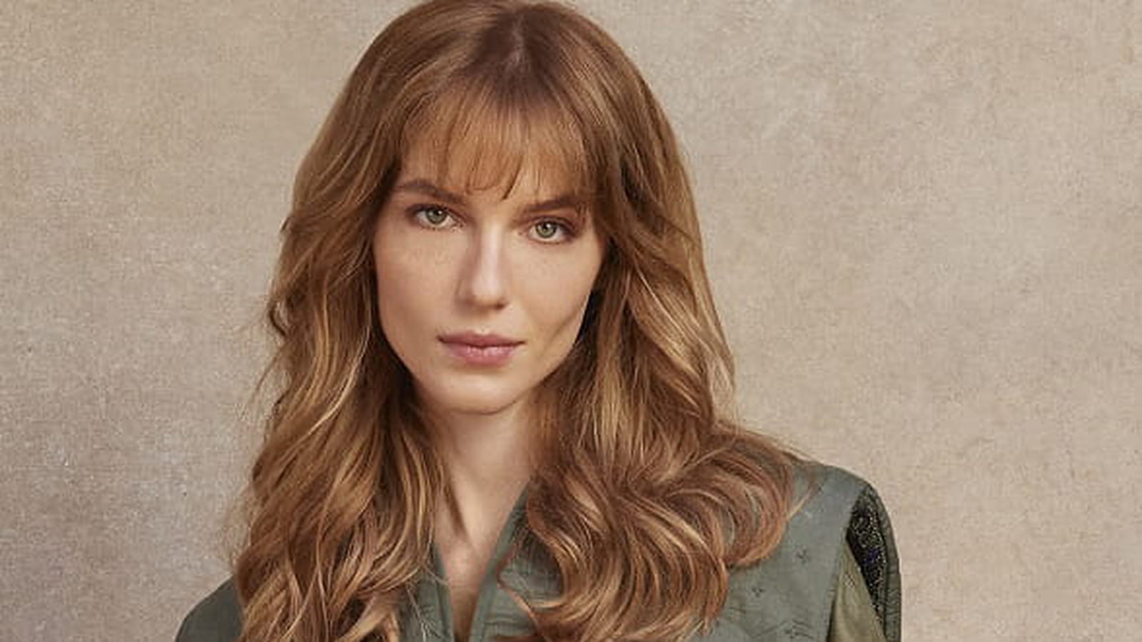 Cheveux longs au brushing 70's