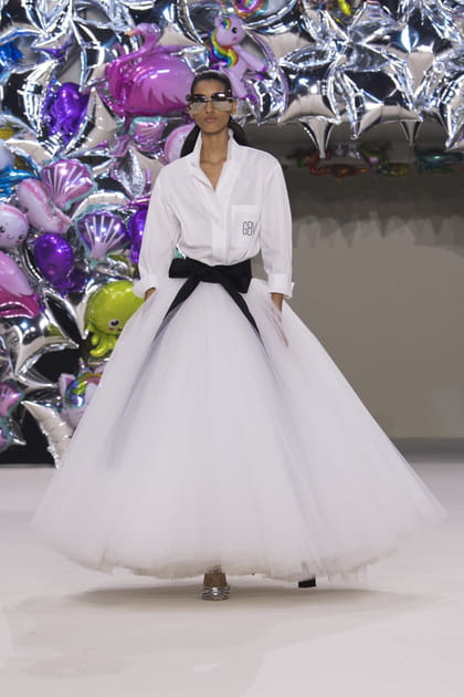 Look 52&nbsp;du d&eacute;fil&eacute; Giambattista Valli
