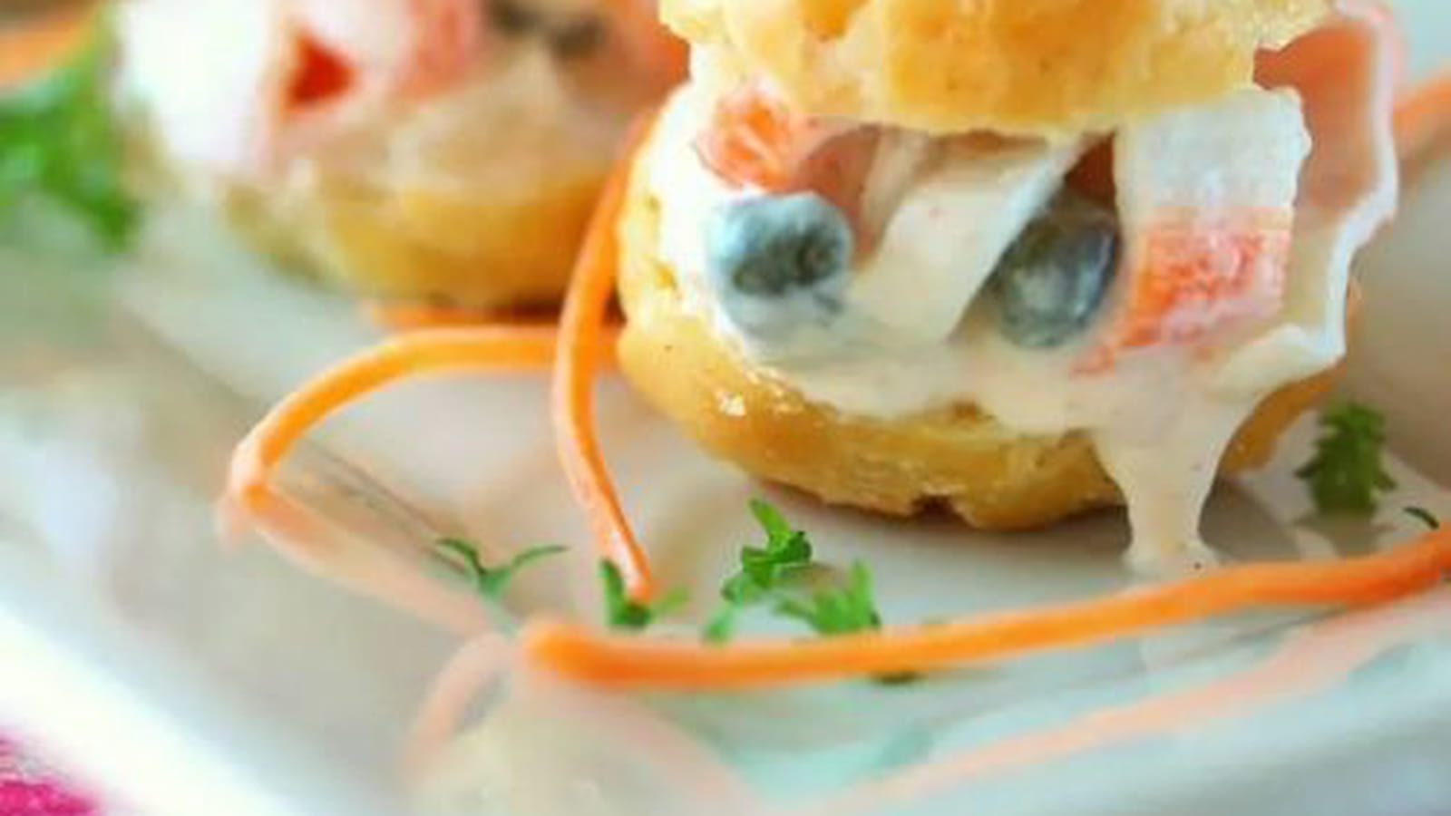 Minis choux au surimi et câpres
