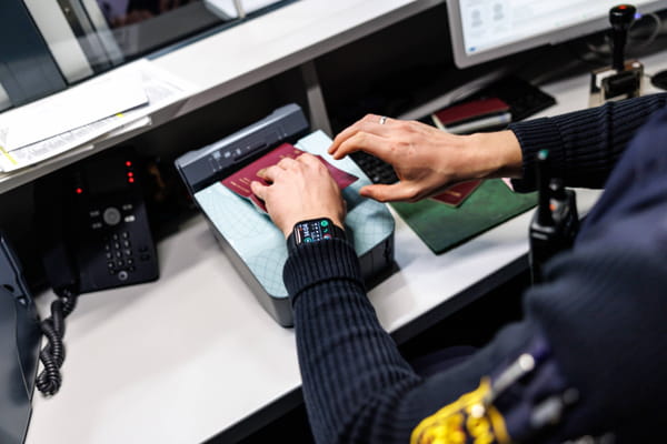 passeport-controle-douane