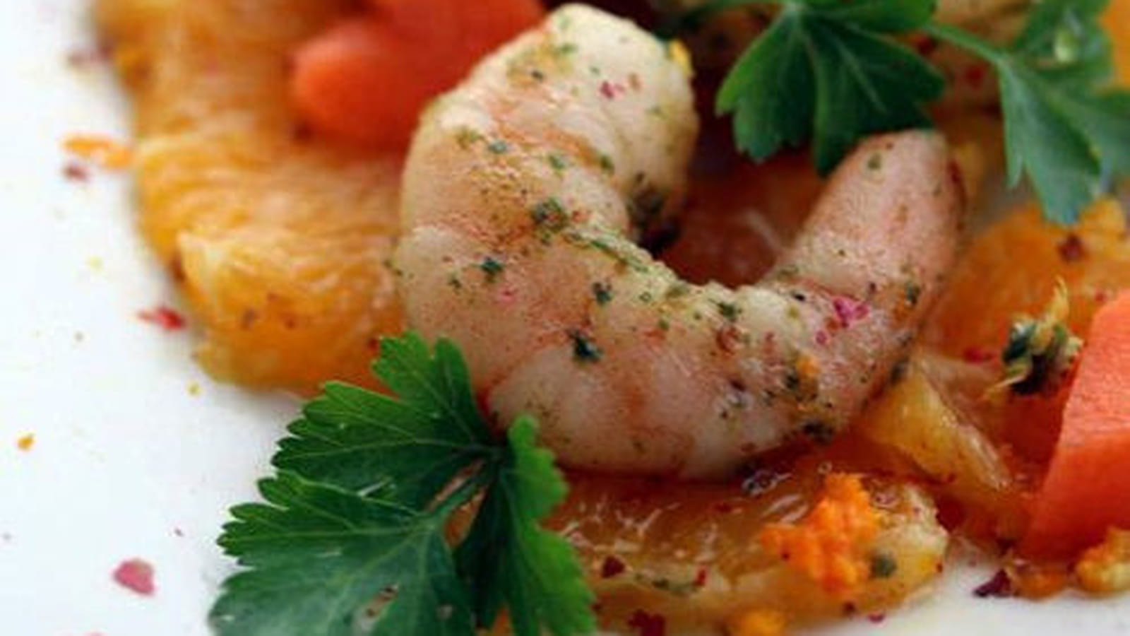 Carpaccio d'oranges et gambas pimentées
