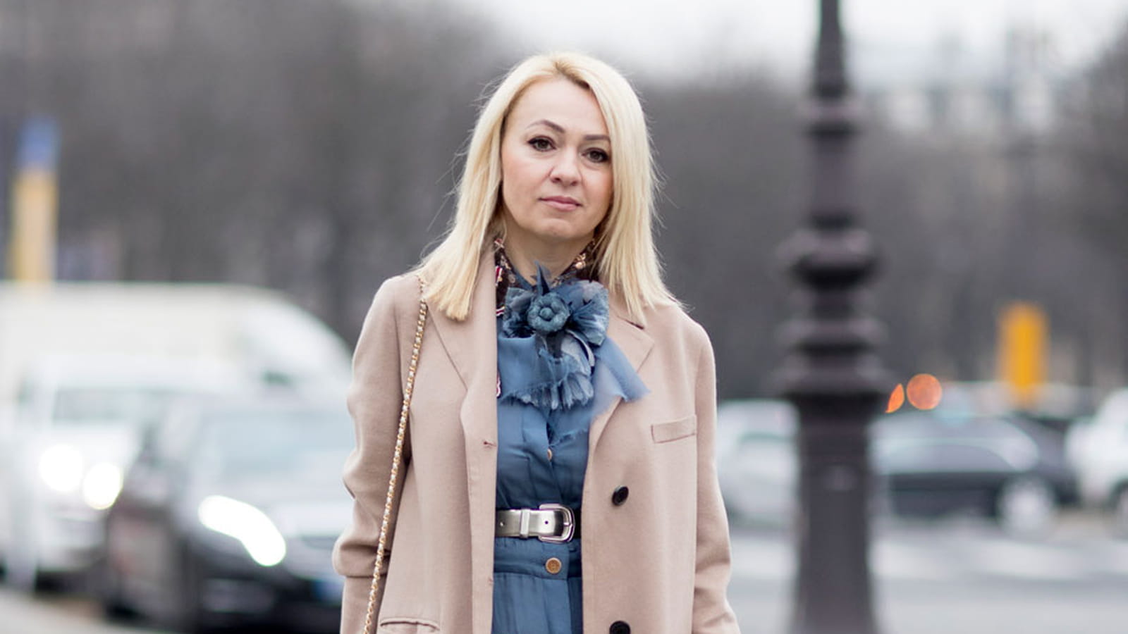 Le long manteau beige