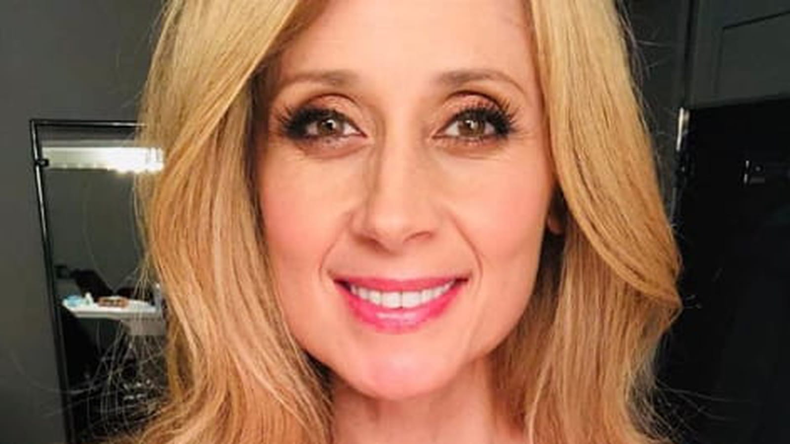 Lara Fabian et son maquillage frais 